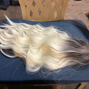 Women’s long blonde wig with roots for costume